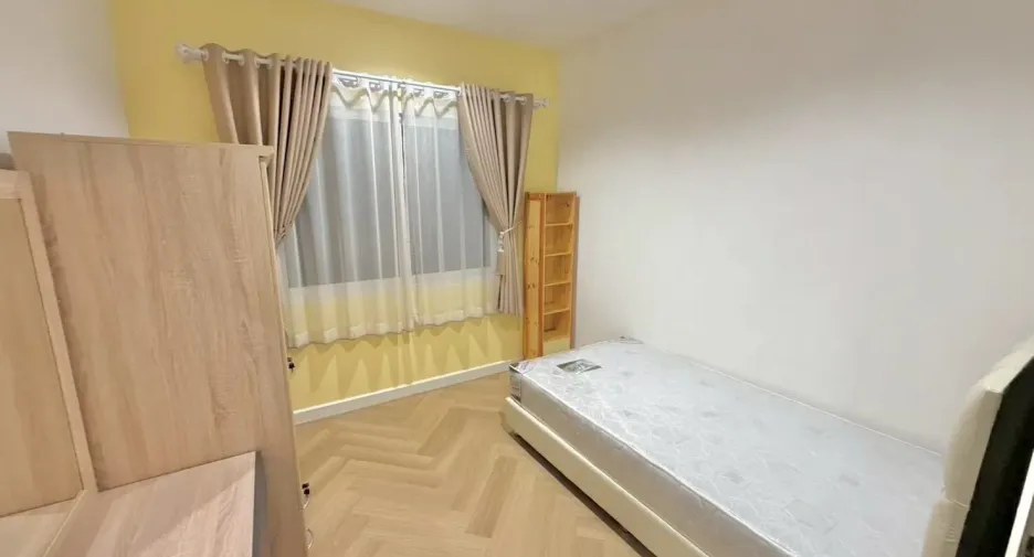 Haus zur Miete mit 4 Zimmer in Khlong Luang, Pathum Thani