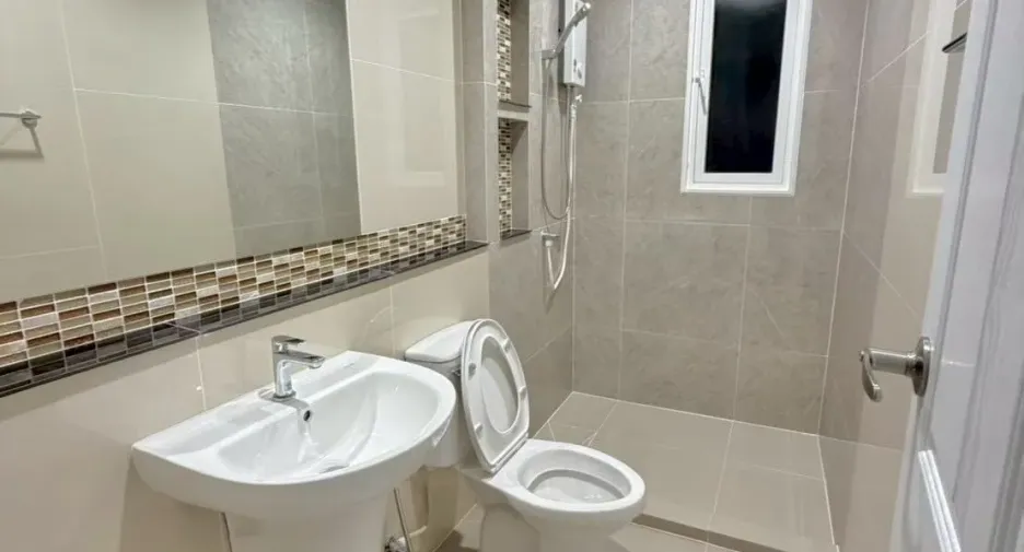 Haus zur Miete mit 4 Zimmer in Khlong Luang, Pathum Thani