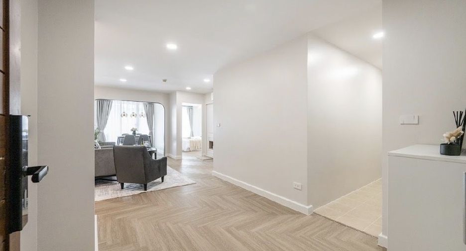 For sale 2 bedrooms condo in Watthana, Bangkok