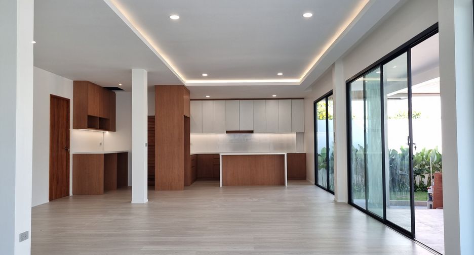 For sale 4 bedrooms villa in Thalang, Phuket