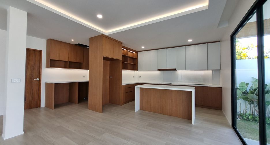 For sale 4 bedrooms villa in Thalang, Phuket