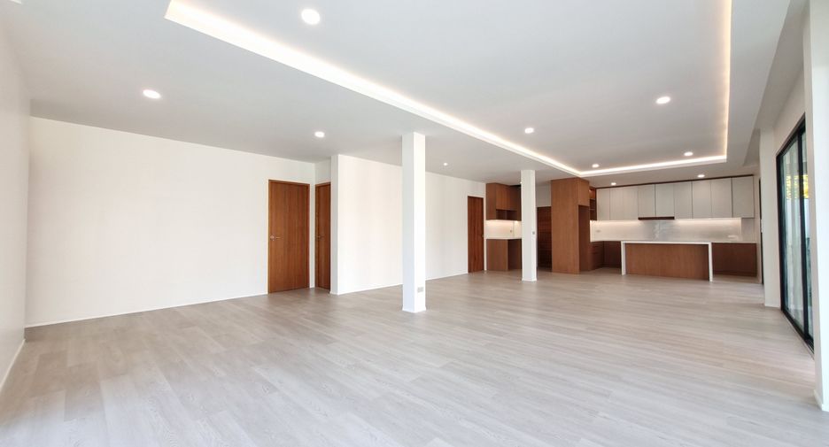 For sale 4 bedrooms villa in Thalang, Phuket