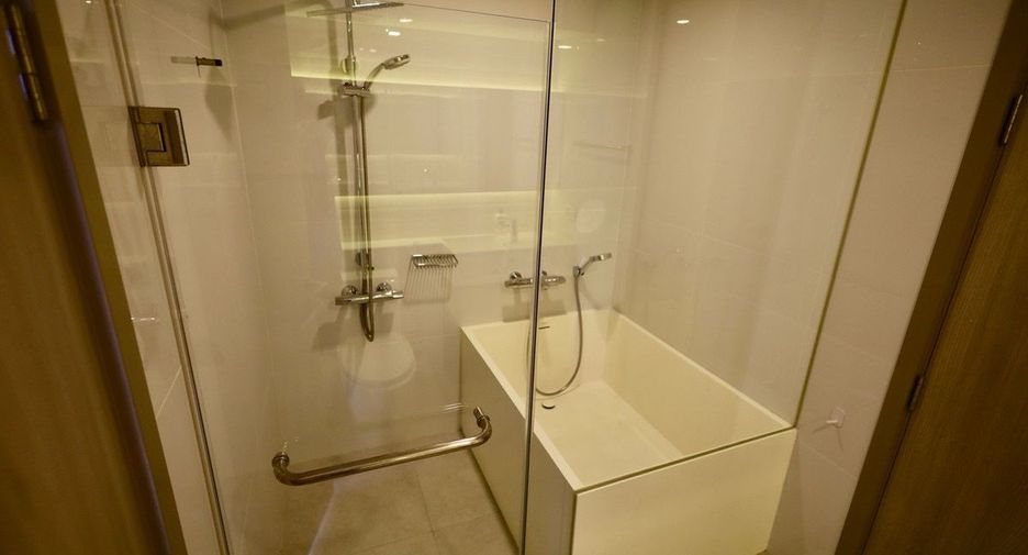 For rent 2 bedrooms condo in Phra Khanong, Bangkok