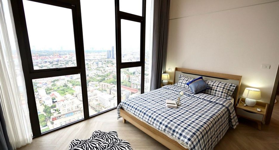 For rent 2 bedrooms condo in Phra Khanong, Bangkok