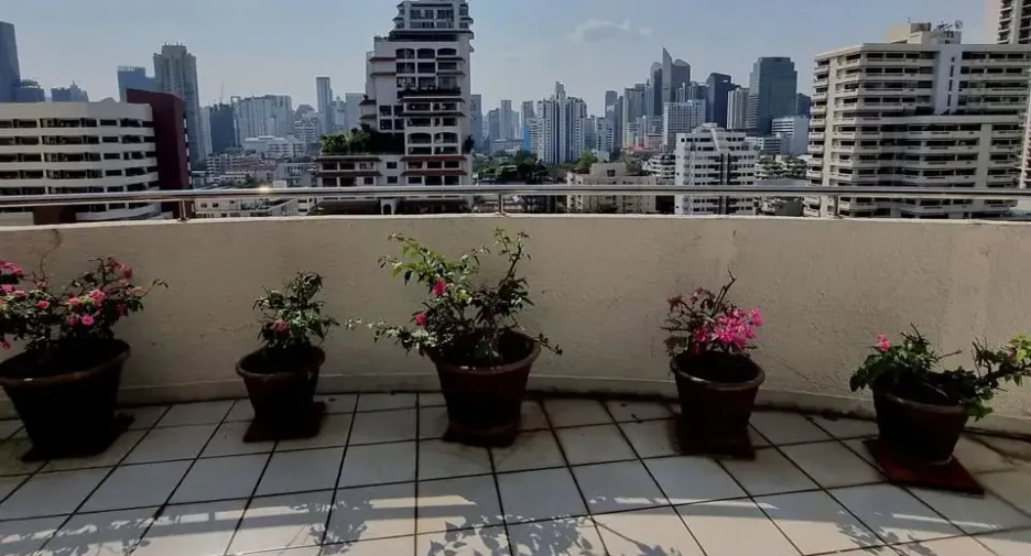 À louer et à vendre 2 chambres condo à Watthana, Bangkok