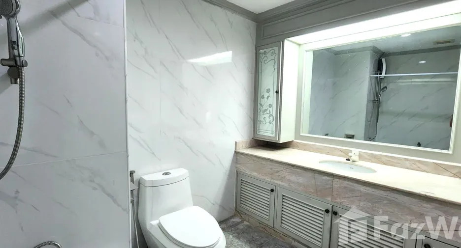 For sale and for rent 2 bedrooms condo in Khlong San, Bangkok
