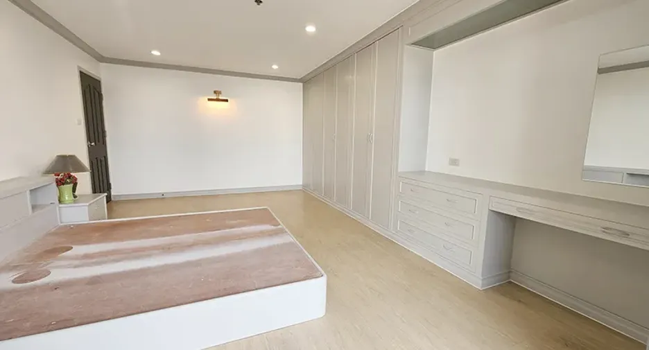 For sale and for rent 2 bedrooms condo in Khlong San, Bangkok