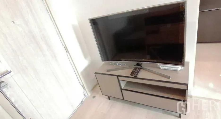 For rent and for sale 1 bed condo in Pathum Wan, Bangkok