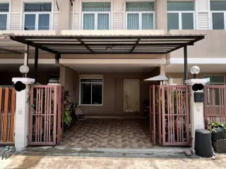 出售 3 卧室 联排别墅 在 Wang Thong Lang, 曼谷