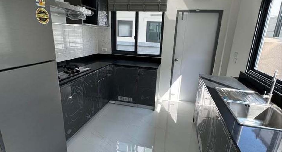 For rent 4 bedrooms house in Bang Phli, Samut Prakan