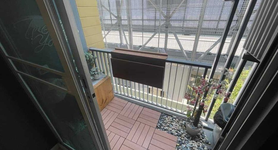 For sale 1 bed condo in Khlong Toei, Bangkok