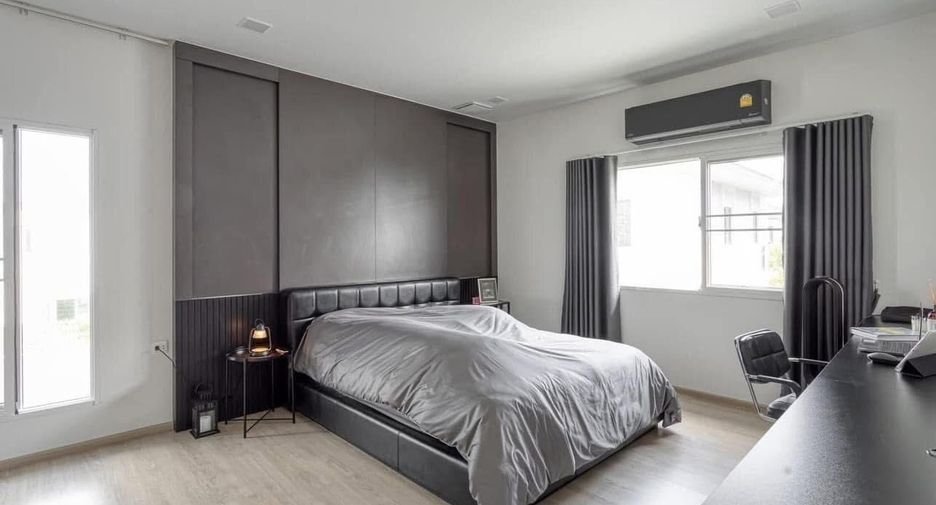 For sale and for rent 4 bedrooms house in Khlong Sam Wa, Bangkok