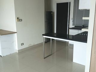 À louer 3 chambres condo à Bang Kho Laem, Bangkok