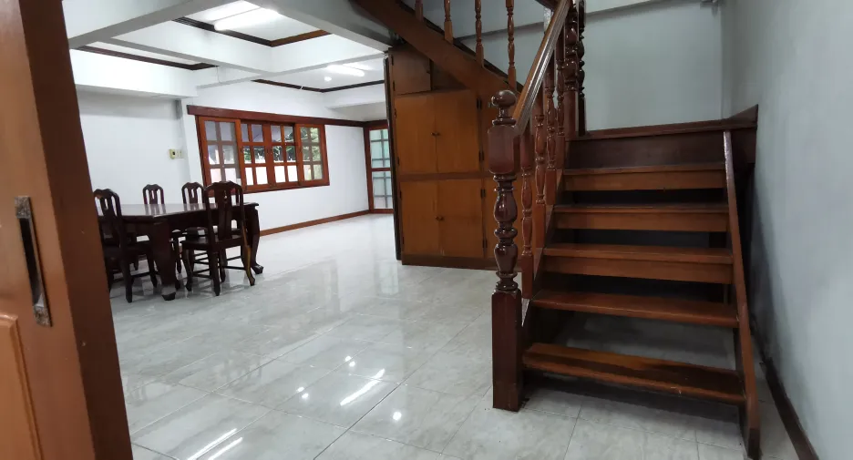 For rent 4 ベッドルーム house in Phra Khanong, Bangkok