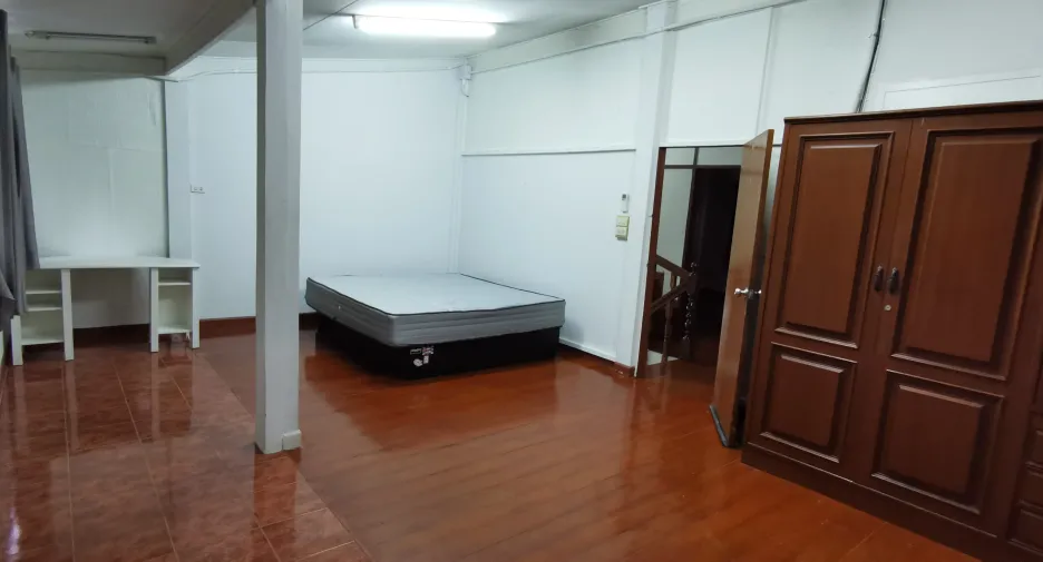 For rent 4 ベッドルーム house in Phra Khanong, Bangkok