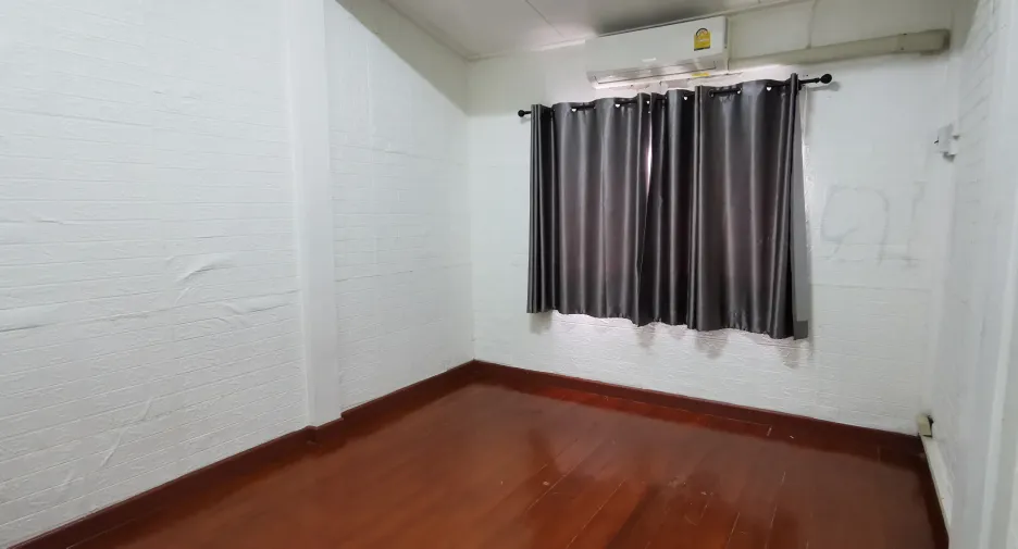 For rent 4 ベッドルーム house in Phra Khanong, Bangkok