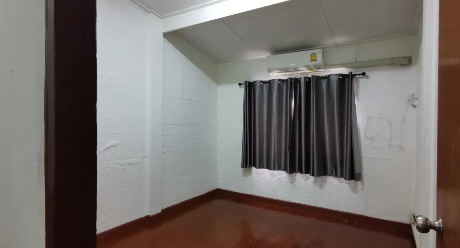 For rent 4 ベッドルーム house in Phra Khanong, Bangkok