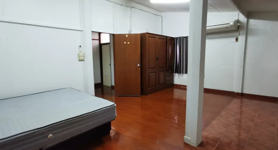 For rent 4 ベッドルーム house in Phra Khanong, Bangkok