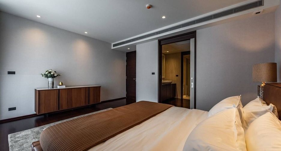 For rent 2 bedrooms condo in Watthana, Bangkok