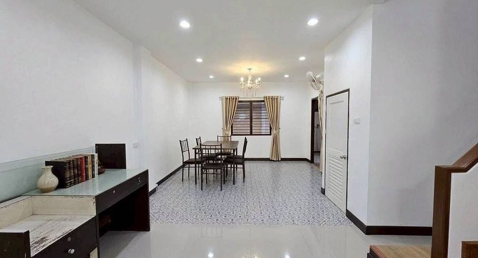 For sale 3 bedrooms townhouse in Mae Rim, Chiang Mai