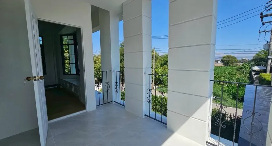 For sale 4 bedrooms villa in Mueang Chiang Mai, Chiang Mai