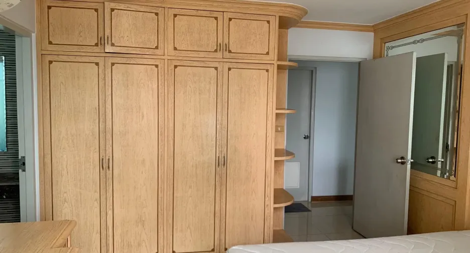 For rent 2 bedrooms condo in Ratchathewi, Bangkok