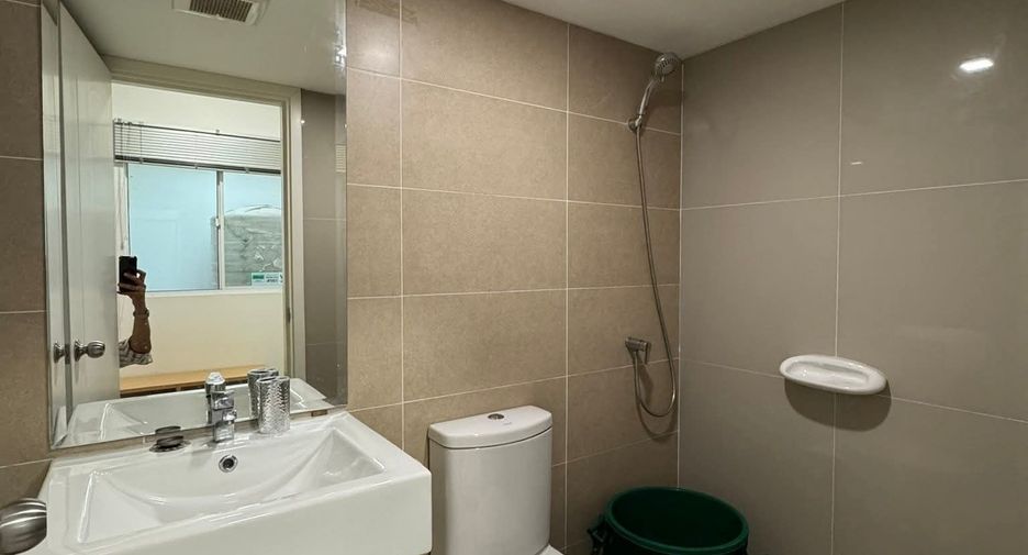 For rent 3 bedrooms townhouse in Mueang Chiang Mai, Chiang Mai