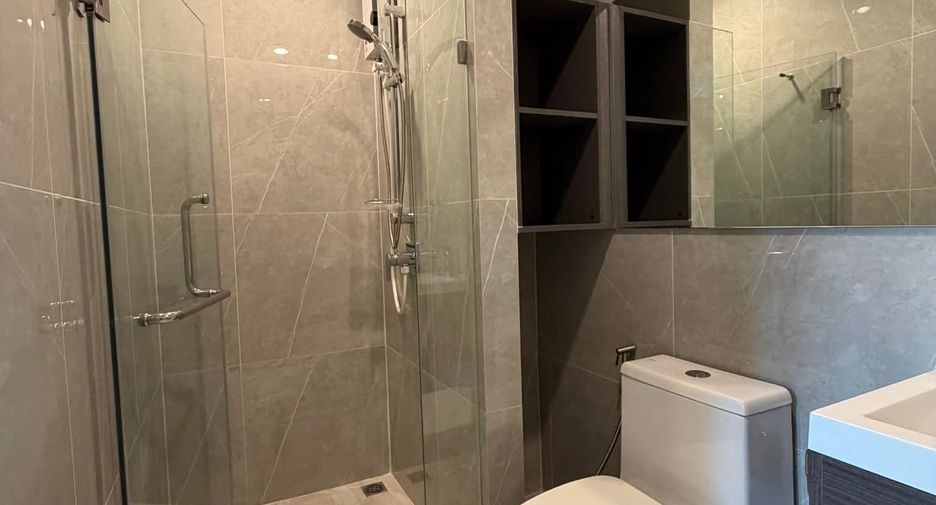 For rent 1 bed condo in Huai Khwang, Bangkok