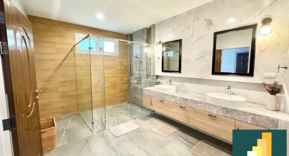 For rent and for sale 6 bedrooms house in East Pattaya, Pattaya