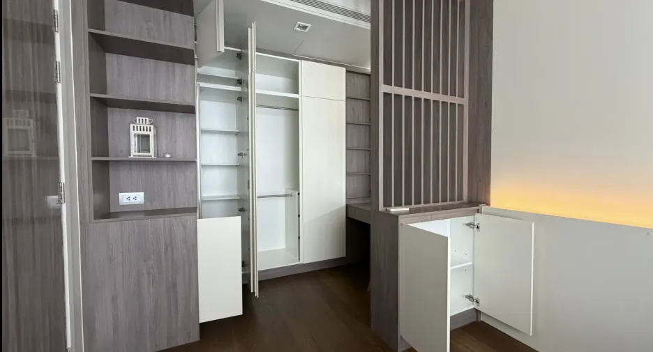 For rent 2 bedrooms condo in Khlong Toei, Bangkok