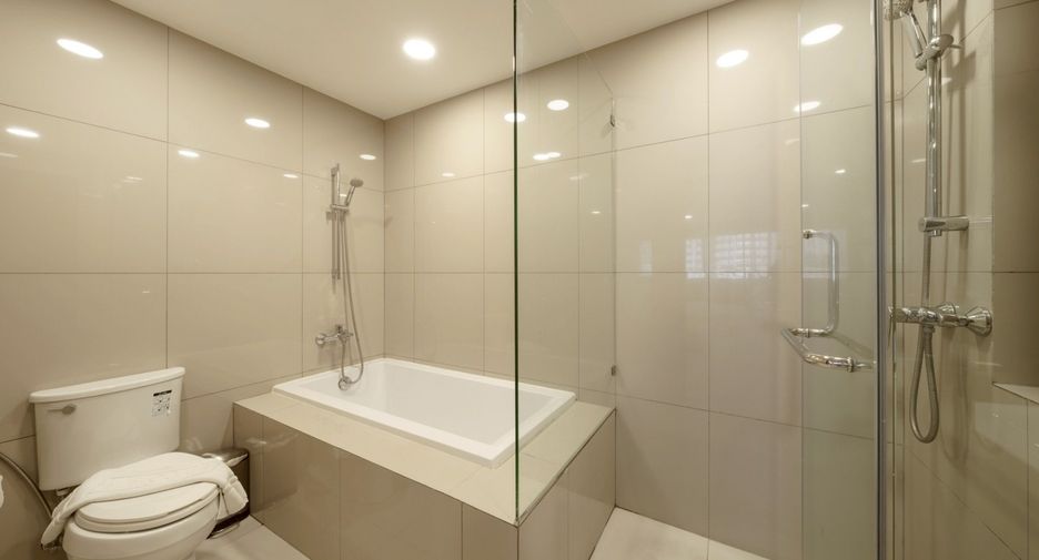 For rent 2 bedrooms apartment in Watthana, Bangkok