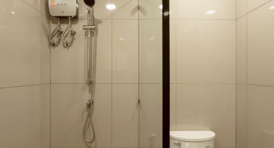 For rent 2 bedrooms apartment in Watthana, Bangkok