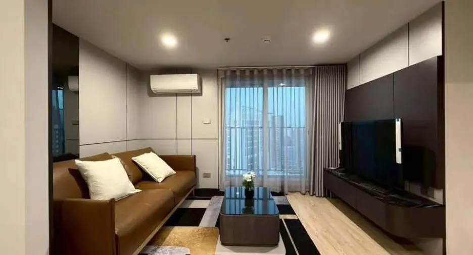 For rent 2 bedrooms condo in Bang Rak, Bangkok