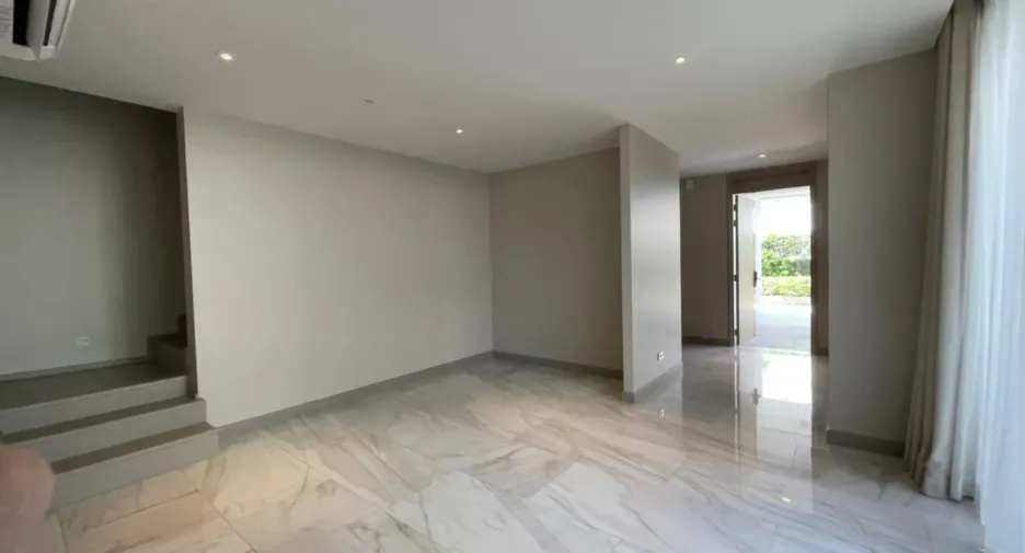 For rent 4 bedrooms house in Watthana, Bangkok