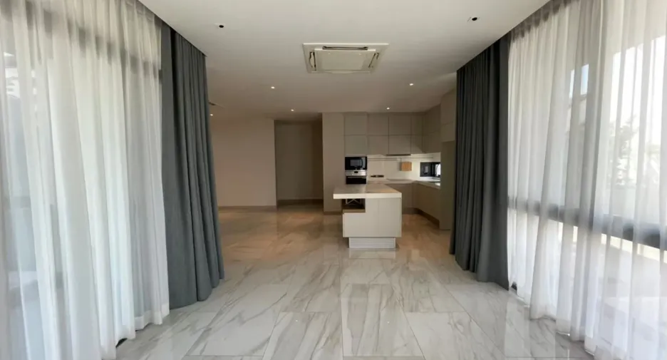 For rent 4 bedrooms house in Watthana, Bangkok