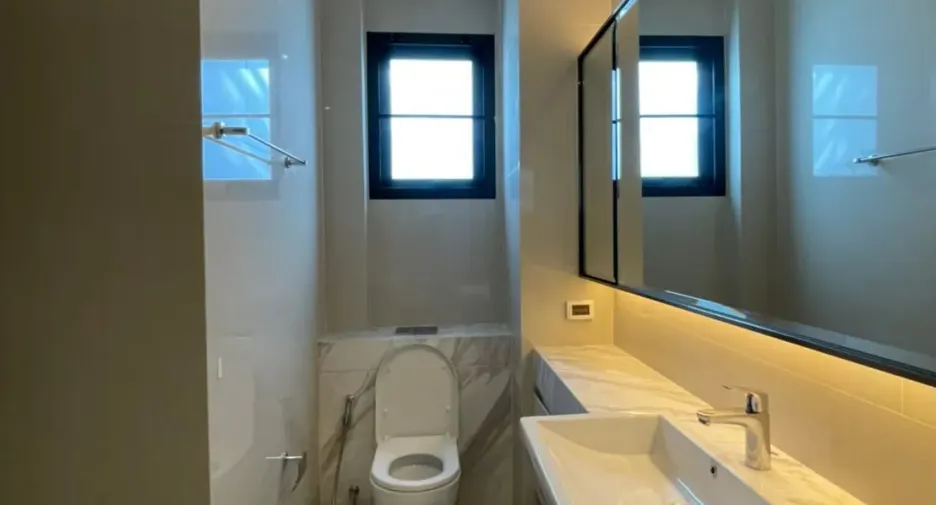 For rent 4 bedrooms house in Watthana, Bangkok