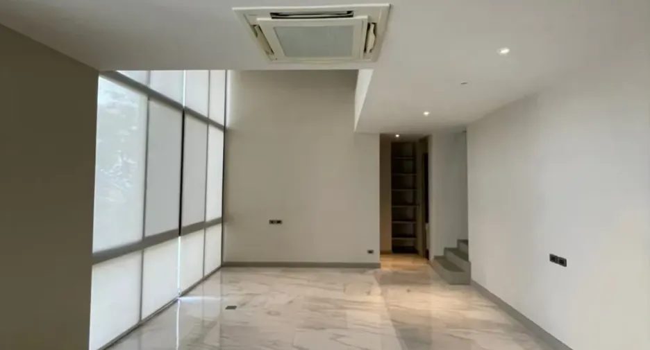 For rent 4 bedrooms house in Watthana, Bangkok