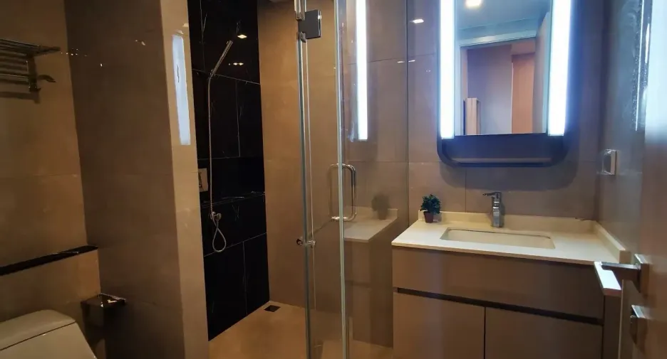À louer 2 chambres condo à Huai Khwang, Bangkok