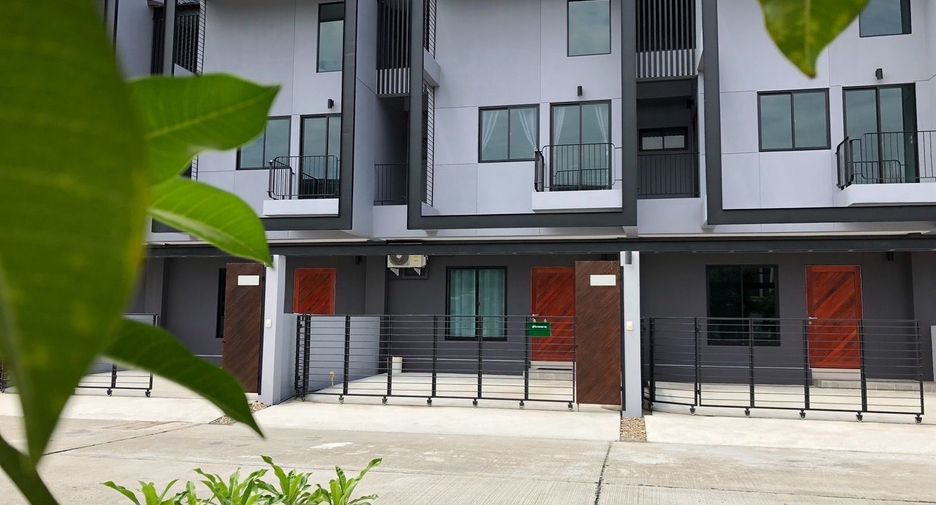 For rent 3 bedrooms townhouse in Mueang Chiang Mai, Chiang Mai