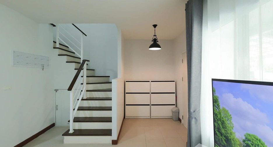 For rent 3 bedrooms townhouse in Mueang Chiang Mai, Chiang Mai