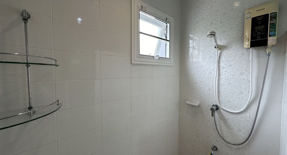 For rent 2 bedrooms townhouse in Mueang Chiang Mai, Chiang Mai
