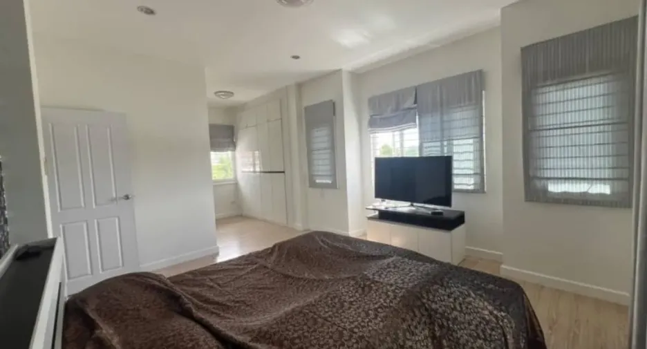For rent 3 bedrooms house in San Kamphaeng, Chiang Mai