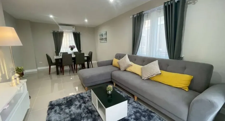 For rent 3 bedrooms house in San Kamphaeng, Chiang Mai