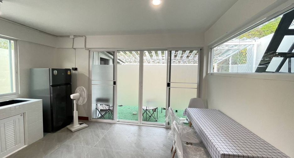 For rent 2 bedrooms townhouse in Mueang Chiang Mai, Chiang Mai