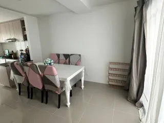Casa adosada en venta de 3 habitaciones en Bang Lamung, Chonburi