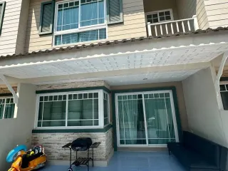 Casa adosada en venta de 3 habitaciones en Bang Lamung, Chonburi