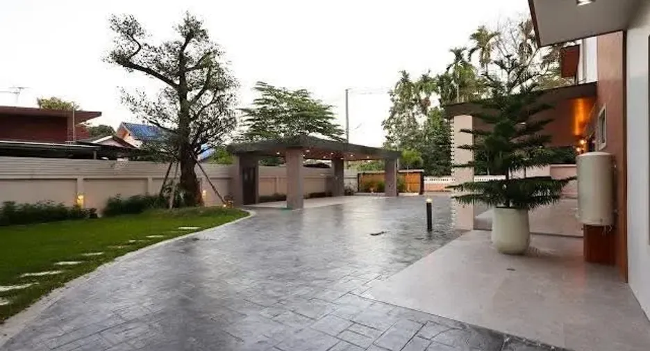 For sale 3 bedrooms villa in Mueang Chiang Mai, Chiang Mai