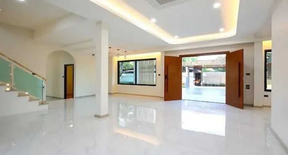 For sale 3 bedrooms villa in Mueang Chiang Mai, Chiang Mai
