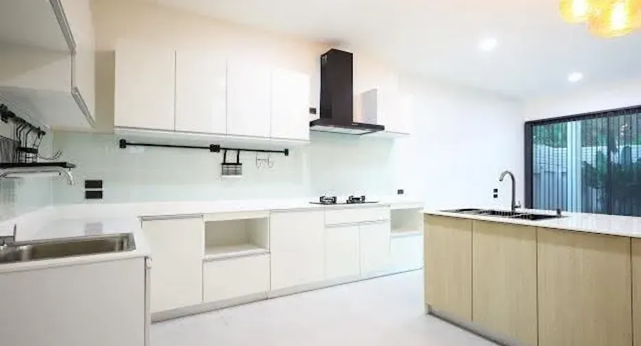 For sale 3 bedrooms villa in Mueang Chiang Mai, Chiang Mai