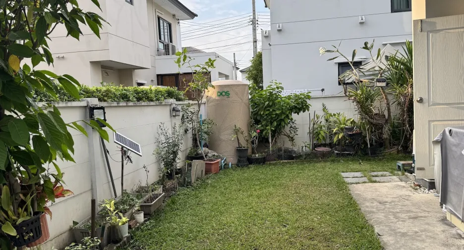 For sale 4 bedrooms house in Khlong Sam Wa, Bangkok